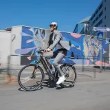 Городской велосипедный шлем Diezz Sport City с козырьком Titanium Soft — фото 2