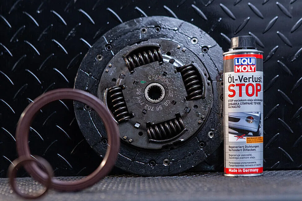 Присадка в моторное масло LIQUI MOLY Oil Loss Stop Pro Line 1 л