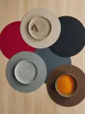 ASA SELECTION Комплект круглых салфеток под приборы из экокожи Pik, 2 шт, диаметр 38 см, тёмно-серый матовый — фото 4