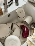Westwing Collection Набор посуды Facile из твёрдого фарфора с чёрным краем на 6 персон, 18 предметов — фото 8