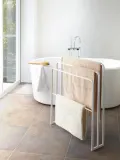 Yamazaki Держатель для полотенец Tower напольный, Ш 70 × В 81 см, Белый — фото 3
