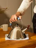 Alessi Чайник со свистком Bird из нержавеющей стали, 2 л, для всех типов плит, серебристый с синим и бордовым — фото 5