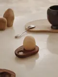 Ferm Living Набор рюмок для яиц Cairn из ясеня дерева, 2 шт — фото 4