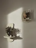 Ferm Living Kids Полка настенная Pilu с высоким задником для детской, 20х25х15 см, светло-бежевая матовая — фото 4
