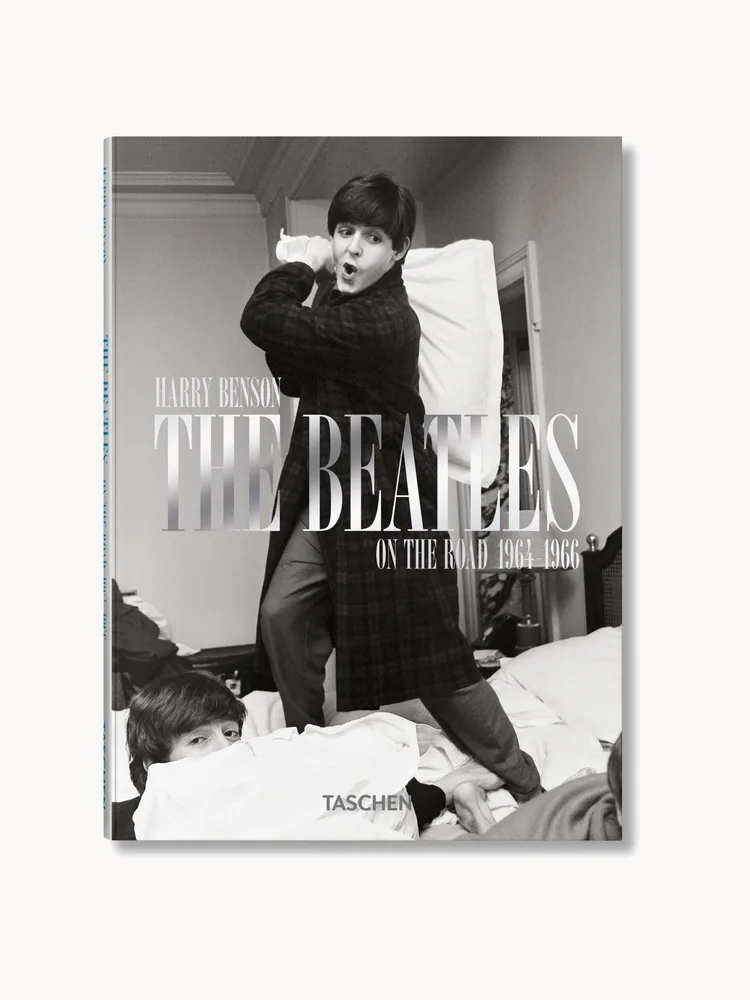 TASCHEN Книга-альбом The Beatles on the road 1964–1966 с фотографиями Харри Бенсона, твёрдый переплёт, 192 страницы, 14х20 см