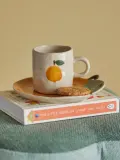 Bloomingville Mini Кружка детская Agnes из каменной керамики с ручной росписью, диаметр 7 см, высота 6 см, светло-бежевая — фото 3