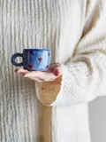 Bloomingville Mini Кружка детская Nini из каменной керамики с ручной росписью, 115 мл, диаметр 7 см, серо-голубая с ржаво-красным — фото 4