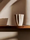 Ferm Living Ваза Dedali из каменной керамики высотой 18 см — фото 6