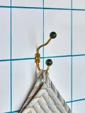 House Doctor Комплект настенных крючков Ball ручной работы, 2 шт, Ш 7 × В 13 см, Тёмный зелёный — фото 6