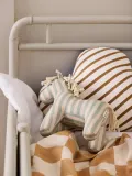 Kids Concept Мягкая игрушка лошадка Sam с хлопковой гривой и хвостом для причёсок, 12х24 см, синяя с белым — фото 4