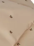 Konges Sløjd Комплект постельного белья детский Cherry из хлопка, 70 х 100 см с наволочкой 40 х 45 см, светло-розовый с бордовым — фото 6