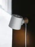 Normann Copenhagen Настенный светильник Rise, белый с натуральным светлым деревом — фото 3