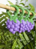 Oli & Carol Прорезыватель для зубов Grape в форме винограда из натурального каучука, 12 х 22 см, лавандово-зелёный — фото 3