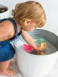 Oli & Carol Игрушка для ванной Origami Boat кораблик из натурального каучука, ручная работа, кремовый, 13 x 6 см — фото 3
