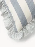 Westwing Collection Пододеяльник Posie из льна с хлопком с оборкой голубой — фото 4