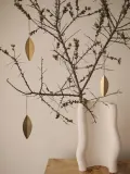 Ferm Living Набор ёлочных украшений Leaf из латуни, 4 шт — фото 4