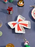&klevering Блюдо Ribbon из доломита, молочно-белое с красным и синим — фото 3