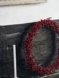 House Doctor Украшение новогоднее Winter в виде венка, диаметр 33 см, бордовый — фото 4