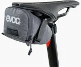 Сумка велосипедная подседельная Evoc Seat Bag Tour, Размер M, объём 0,7 л, цвет серый / Размер M, объём 0,7 л, цвет стальной — фото 3