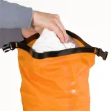 Мешок Ortlieb Dry Bag PS10 Valve, Объём 7 л, цвет лаймовый / Объём 7 л, цвет чёрный / Объём 22 л, цвет оранжево-персиковый — фото 6
