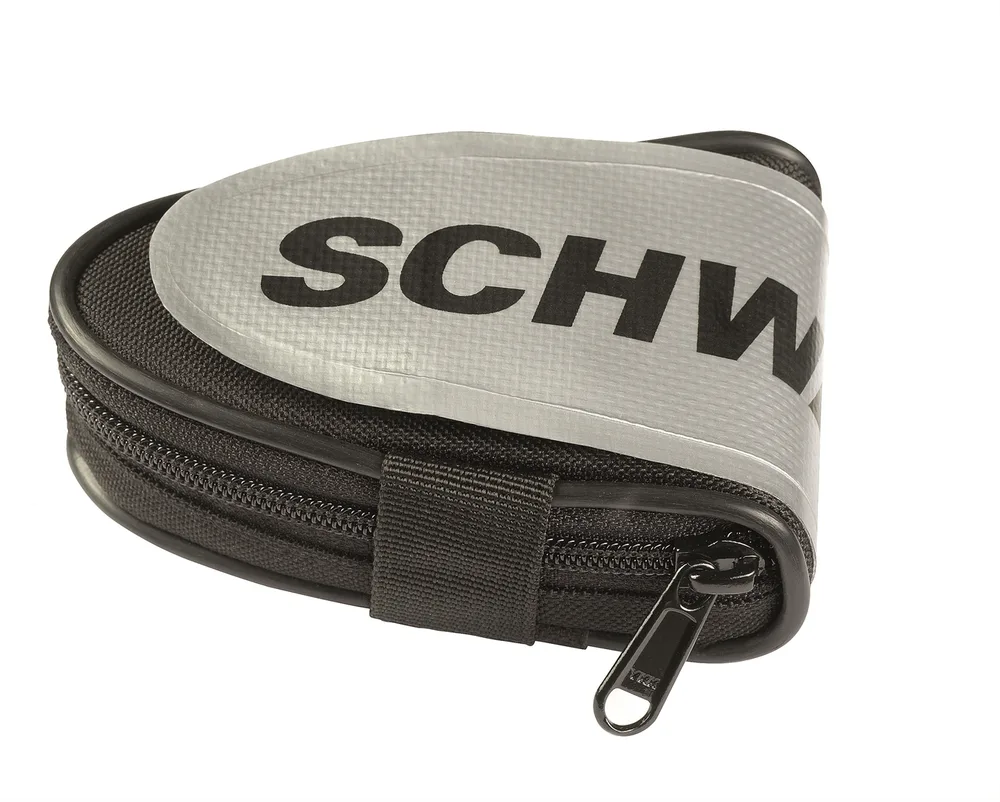 Сумка велосипедная подседельная Schwalbe Tour + камера SV15 + 2 монтажные лопатки, Объём менее 0,5 л, цвет чёрно-серый / Объём менее 0,5 л, цвет чёрный
