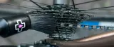 Щётка для чистки трансмиссии Muc-Off Drivetrain Detailing Brush — фото 2