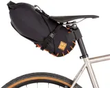 Подседельная сумка Restrap Saddle Bag, Объём 8 л, цвет чёрно-оранжевый / Объём 14 л, цвет чёрно-оранжевый / Объём 18 л, цвет чёрный — фото 1