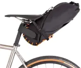 Подседельная сумка Restrap Saddle Bag, Объём 8 л, цвет чёрно-оранжевый / Объём 14 л, цвет чёрно-оранжевый / Объём 18 л, цвет чёрный — фото 2
