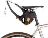 Подседельная сумка Restrap Saddle Bag, Объём 8 л, цвет чёрно-оранжевый / Объём 14 л, цвет чёрно-оранжевый / Объём 18 л, цвет чёрный — фото 3