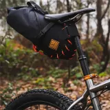 Подседельная сумка Restrap Saddle Bag, Объём 8 л, цвет чёрно-оранжевый / Объём 14 л, цвет чёрно-оранжевый / Объём 18 л, цвет чёрный — фото 6