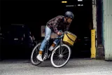 Корзина велосипедная на руль Ortlieb Up-Town Urban, Объём 17,5 л, цвет серый / Объём 17,5 л, цвет бордовый — фото 3