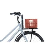 Велосипедная корзина на багажник Basil Bicycle Crate, Объём 17,5 л, цвет красный / Объём 17,5 л, цвет белый / Объём 17,5 л, цвет розовый / Объём 29,5 л, цвет чёрный / Объём 29,5 л, цвет зелёный — фото 4
