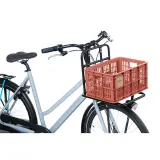 Велосипедная корзина на багажник Basil Bicycle Crate, Объём 17,5 л, цвет красный / Объём 17,5 л, цвет белый / Объём 17,5 л, цвет розовый / Объём 29,5 л, цвет чёрный / Объём 29,5 л, цвет зелёный — фото 5