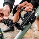 Флягодержатель с набором инструментов Lezyne Bottle Cage Tubeless Flow — фото 5