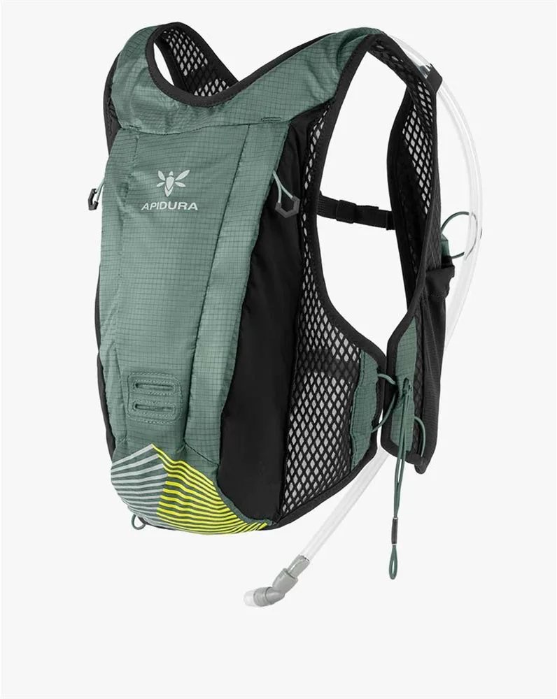 Рюкзак велосипедный с питьевой системой Apidura Racing Hydration Vest, Размер S/M, объём 5,5 л, цвет чёрно-серый / Размер L/XL, объём 7 л, цвет чёрный