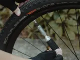 Насос велосипедный под баллончики CO2 Topeak Airbooster Micro II — фото 2