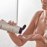 Кондиционер для волос для смывки AHAVA Smoothing Hand Cream Kale & Turmeric, 400 мл — фото 3