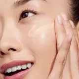 Тональный крем Clinique Clinical Vitamin Makeup SPF 50, оттенок Light Cool 3 — фото 4