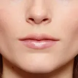 L'Oreal Paris Brilliant Signature Блеск для губ с эффектом объёма, оттенок 406 - I AMPLIFY — фото 3
