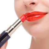 Губная помада в стике Sensai Lasting Plump Lipstick, оттенок 2 - VIVID ORANGE — фото 4