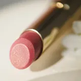 Губная помада в стике Sensai Lasting Plump Lipstick, оттенок 6 - SHIMMER NUDE — фото 3