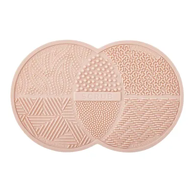 Douglas Collection Brush Cleansing Pad коврик для очищения кистей с присосками, 1 шт