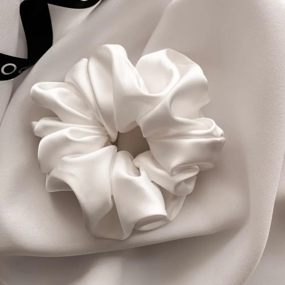 Poshyou Scrunchie Midi резинка для волос тканевая оттенок ecru, 1 шт
