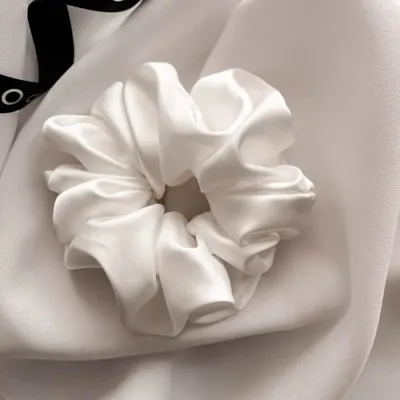 Poshyou Scrunchie Midi резинка для волос тканевая оттенок ecru, 1 шт