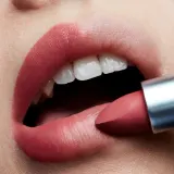 MAC Powder Kiss Помада для губ матовая пудровая, в стике, оттенок A LITTLE TAMED (FN) — фото 6
