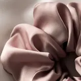 Poshyou SCRUNCHIE MAXI резинка для волос тканевая, оттенок NUDE ROSE, 1 шт — фото 2