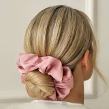 Poshyou SCRUNCHIE MAXI резинка для волос тканевая, оттенок NUDE ROSE, 1 шт — фото 3