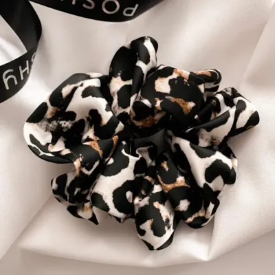 Poshyou Scrunchie MAXI Leo резинка для волос, ширина 6,5 см, 1 шт