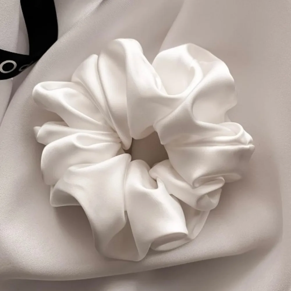 Poshyou Scrunchies Maxi Ecru резинка для волос тканевая бежевая ширина 6,5 см, 1 шт