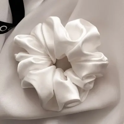 Poshyou Scrunchies Maxi Ecru резинка для волос тканевая бежевая ширина 6,5 см, 1 шт